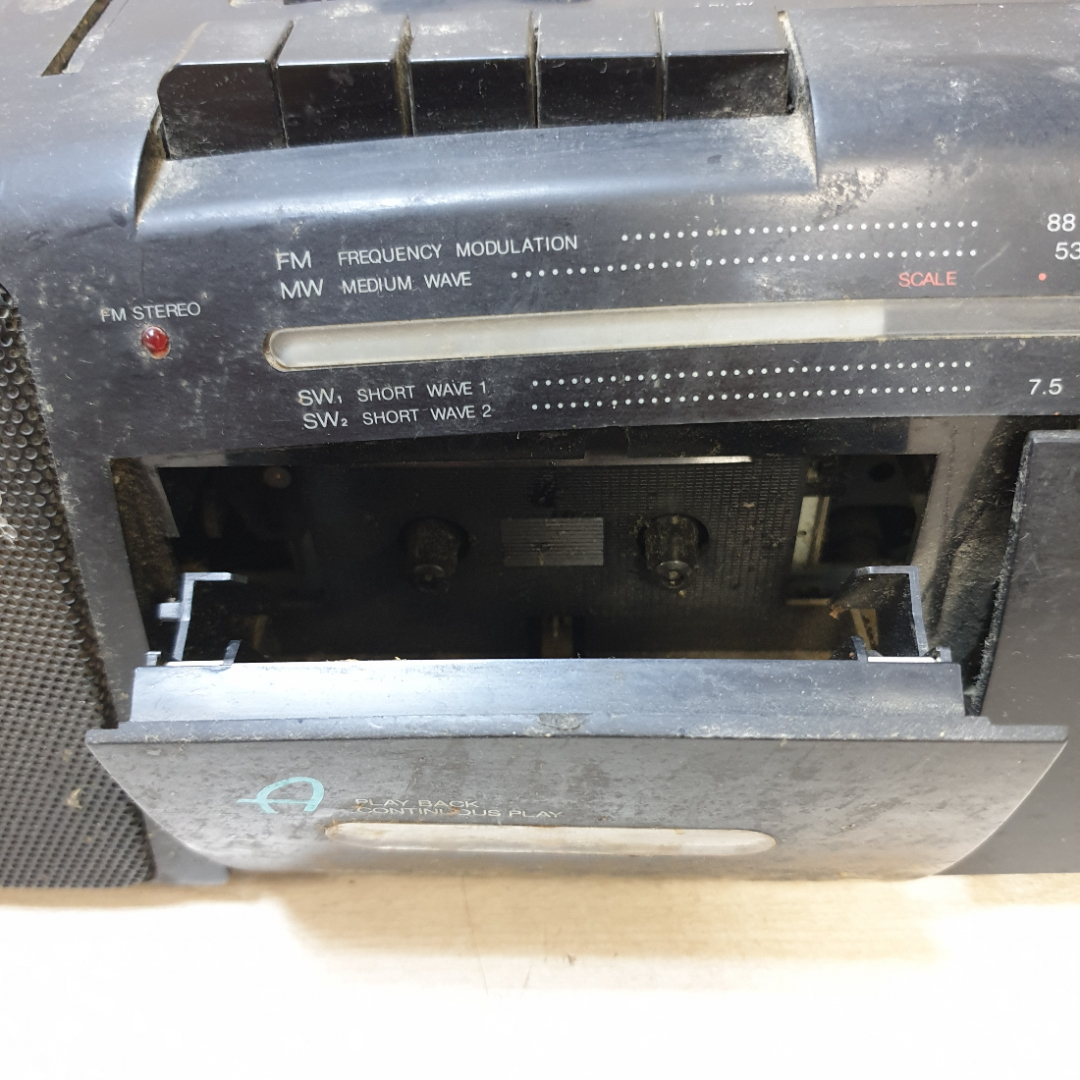 Магнитофон кассетный "DAEWOO ARW-240" из пластика, Корея. Картинка 4